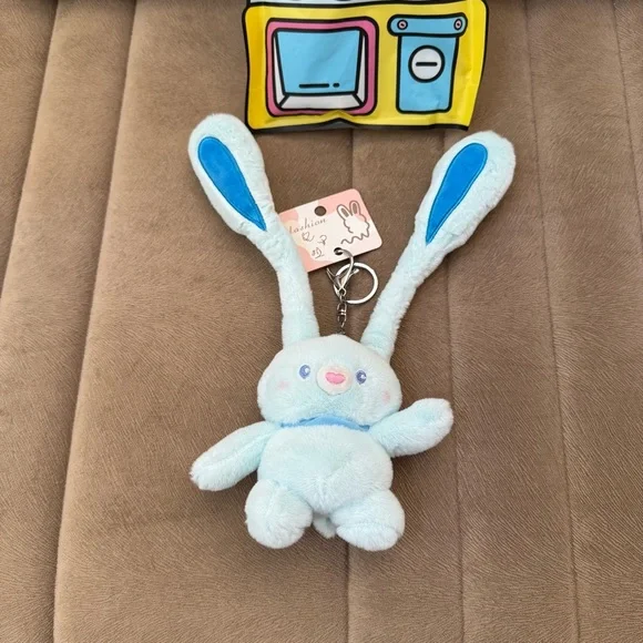 NWB Pull-out Rabbit Bag Charm - Picture 3 of 9